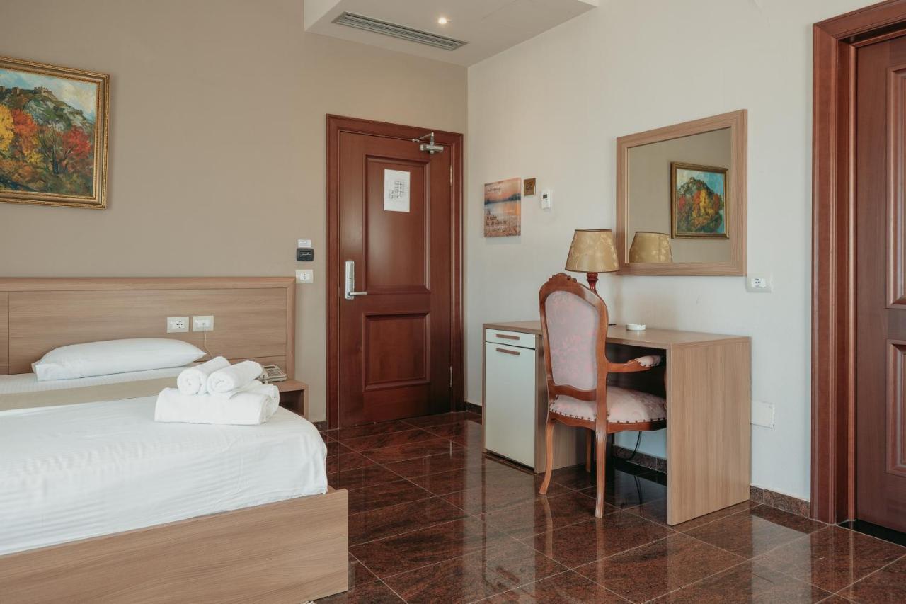 Fishta Hotel & Apartments Velipoje Luaran gambar